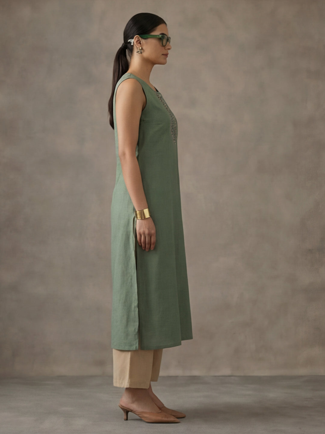 Jaipur Kurti Women's Embroidered Straight Sleeveless Kurta Green