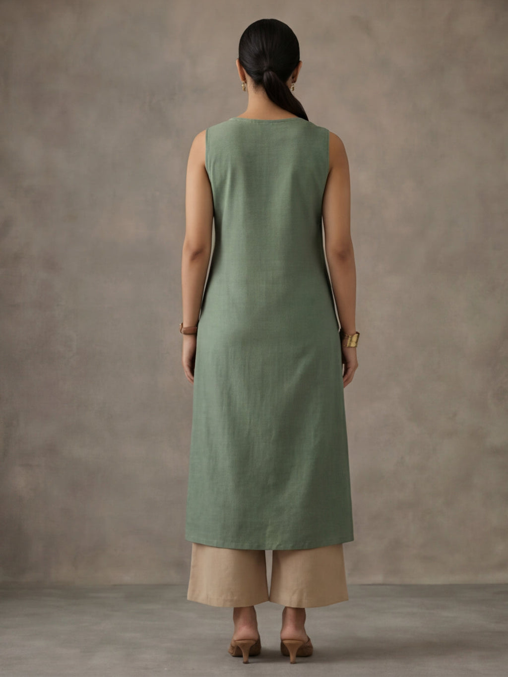 Jaipur Kurti Women's Embroidered Straight Sleeveless Kurta Green