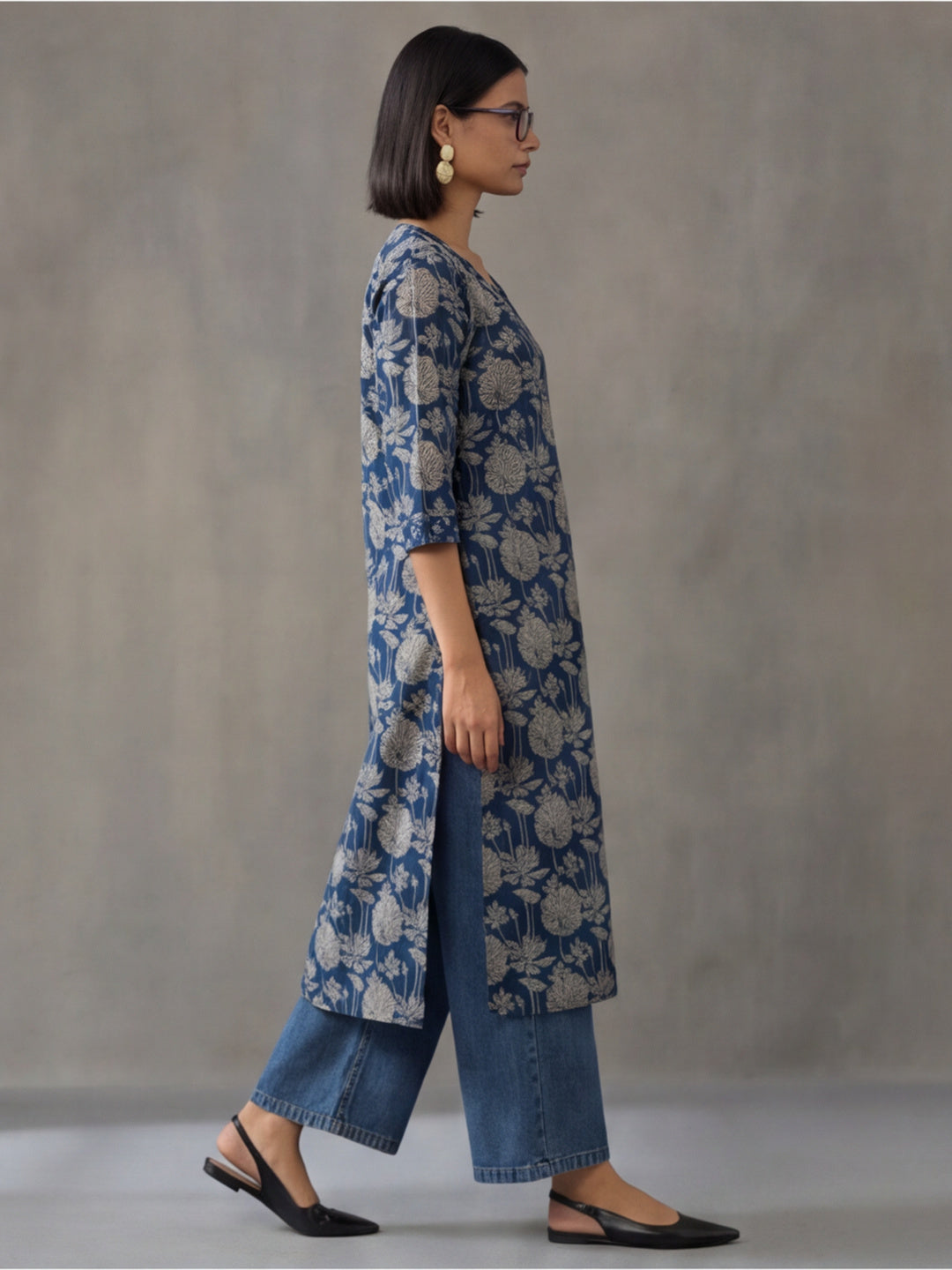 Jaipur Kurti Women's Floral Embroidered Straight Pure Cotton Kurta Navy Blue