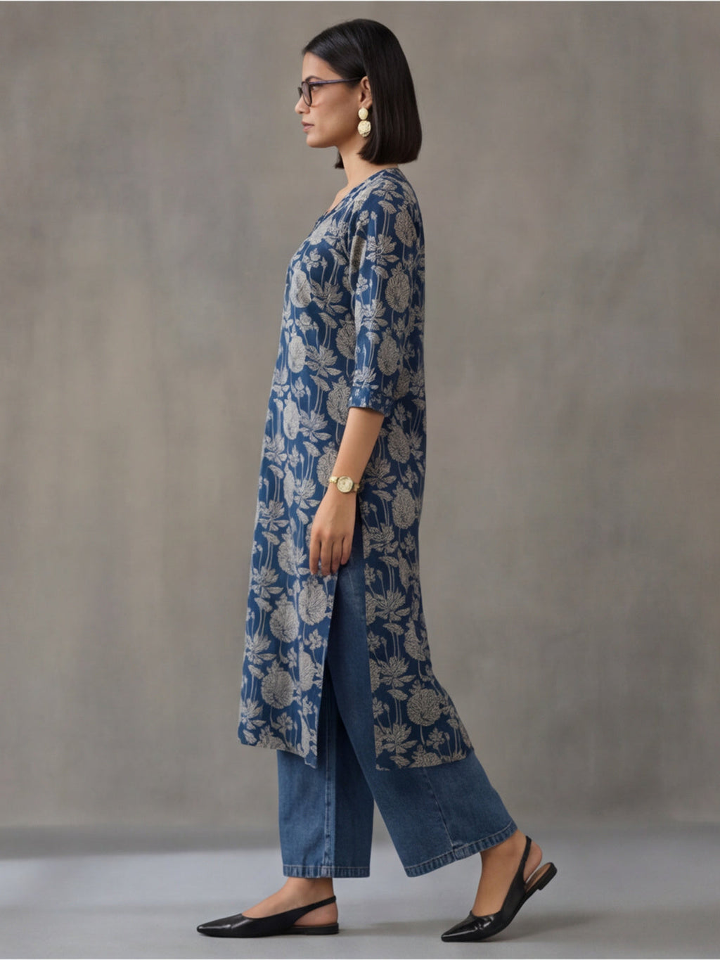 Jaipur Kurti Women's Floral Embroidered Straight Pure Cotton Kurta Navy Blue