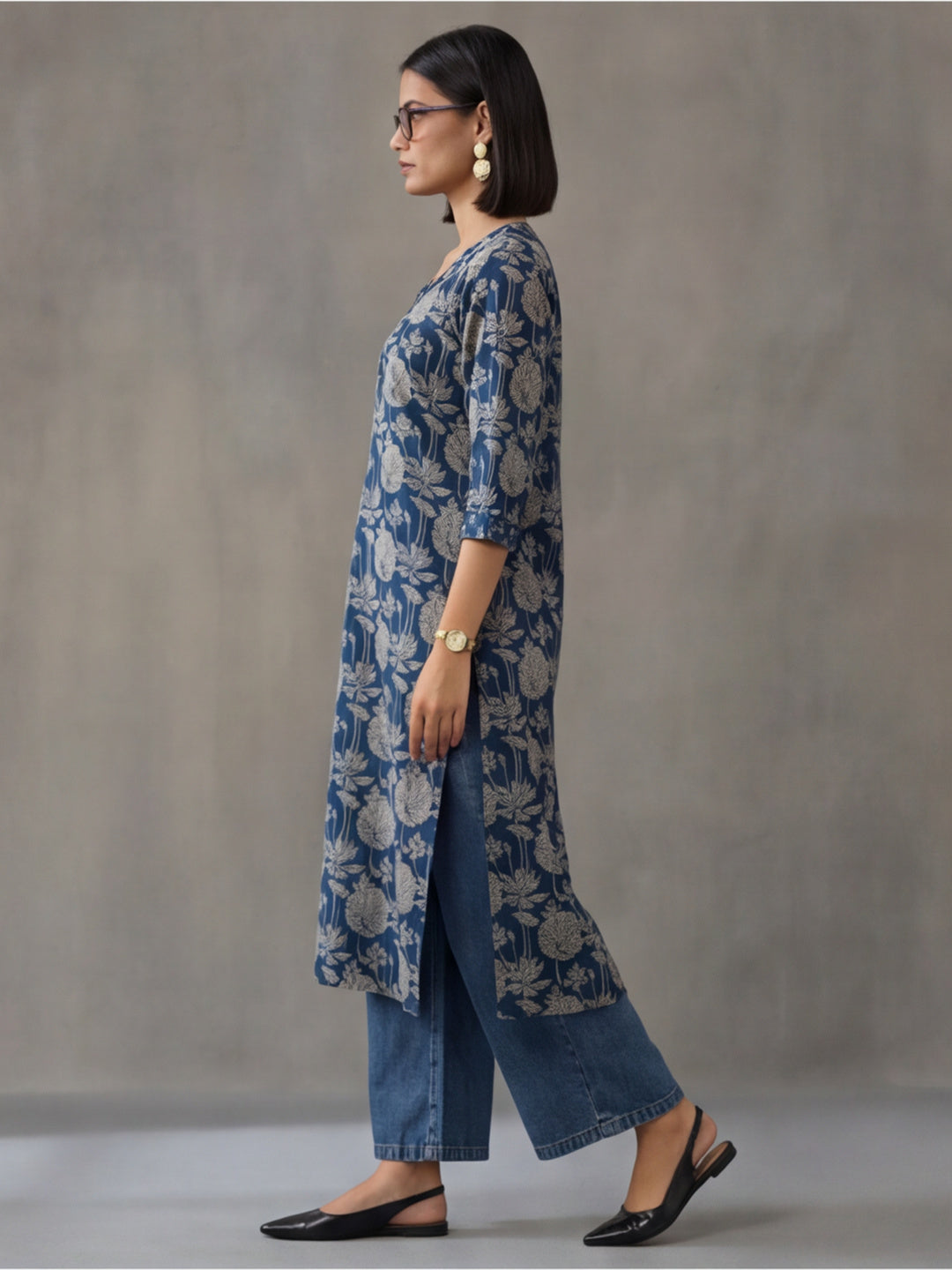 Jaipur Kurti Women's Floral Embroidered Straight Pure Cotton Kurta Navy Blue