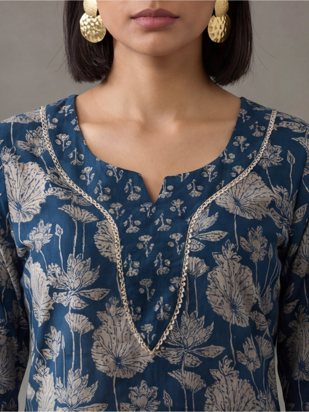 Jaipur Kurti Women's Floral Embroidered Straight Pure Cotton Kurta Navy Blue