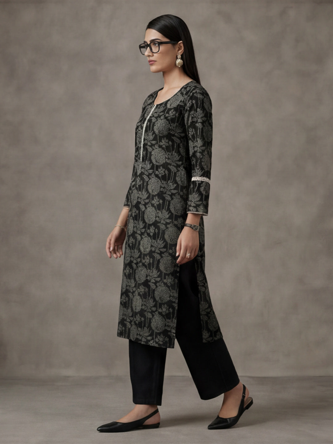 Jaipur Kurti Women's Floral Embroidered Straight Pure Cotton Kurta Black