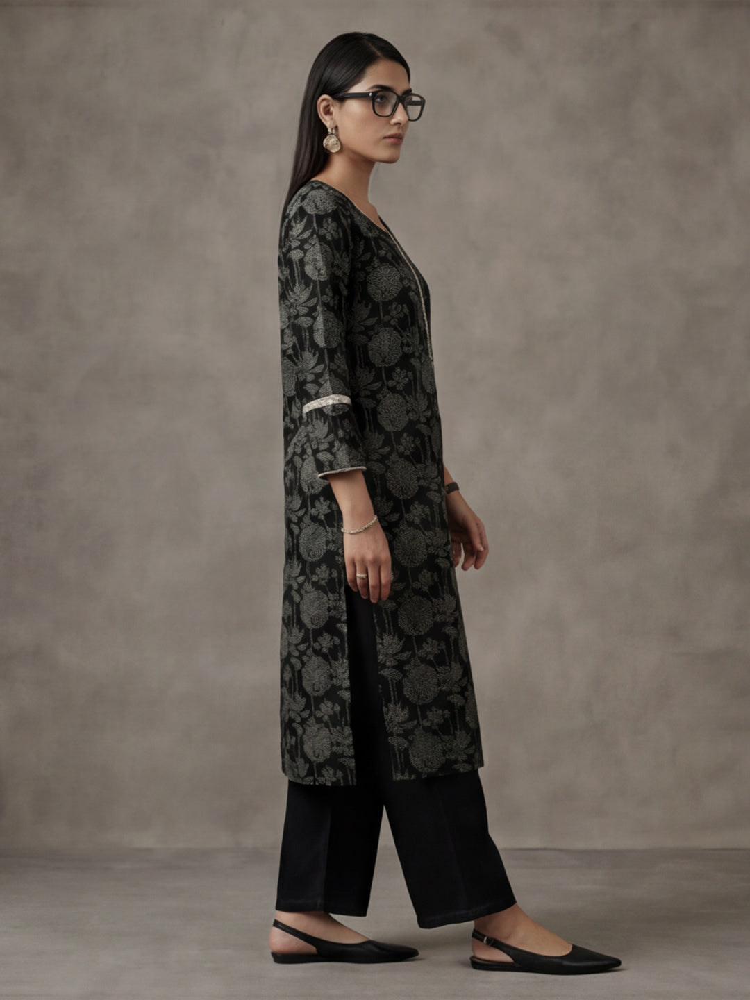 Jaipur Kurti Women's Floral Embroidered Straight Pure Cotton Kurta Black