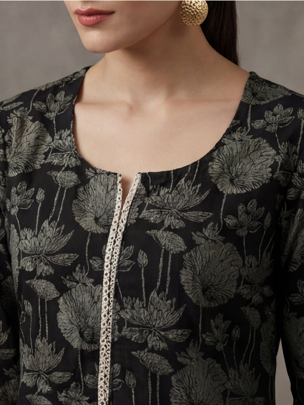 Jaipur Kurti Women's Floral Embroidered Straight Pure Cotton Kurta Black