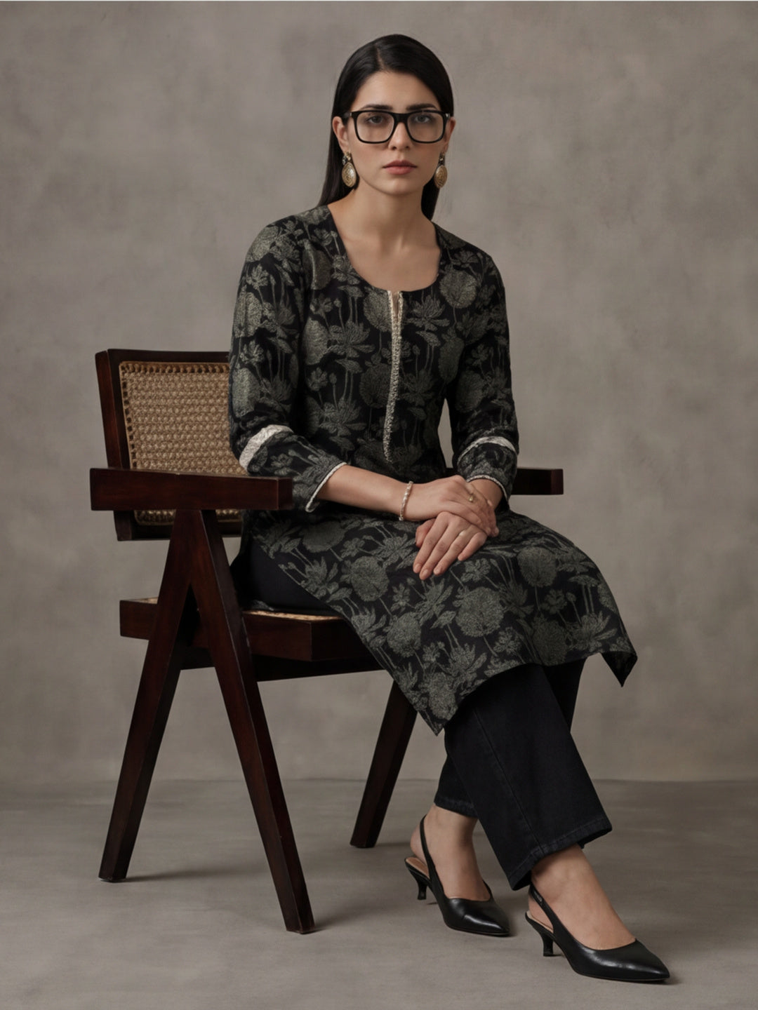 Jaipur Kurti Women's Floral Embroidered Straight Pure Cotton Kurta Black