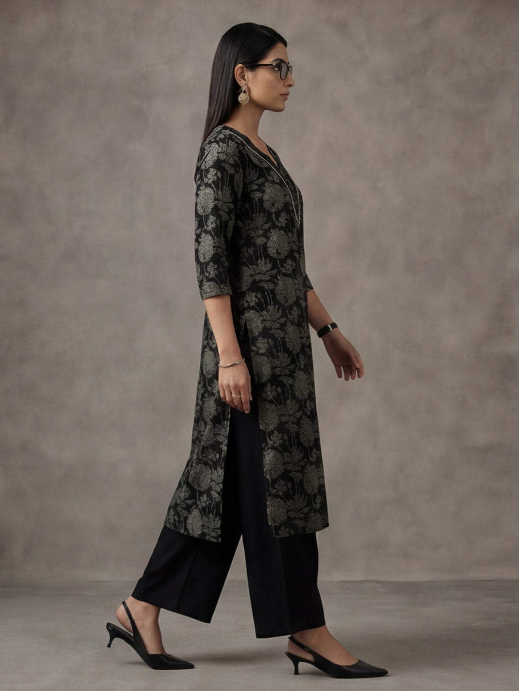 Jaipur Kurti Women's Floral Embroidered Straight Pure Cotton Kurta Black