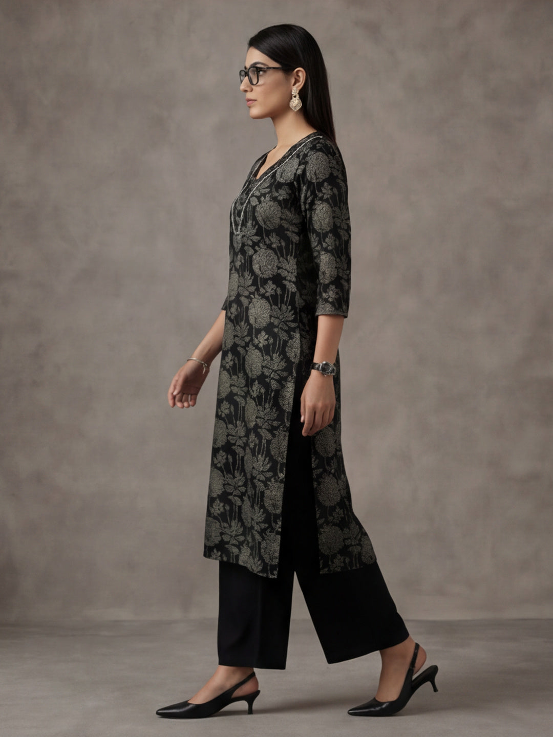 Jaipur Kurti Women's Floral Embroidered Straight Pure Cotton Kurta Black