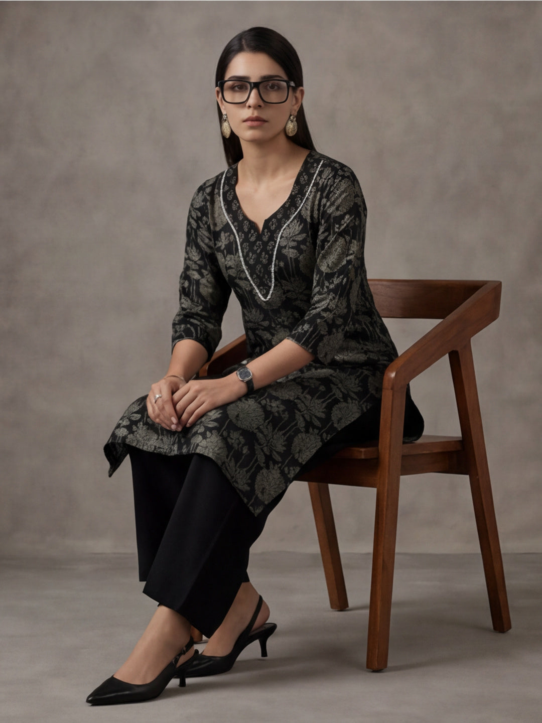 Jaipur Kurti Women's Floral Embroidered Straight Pure Cotton Kurta Black