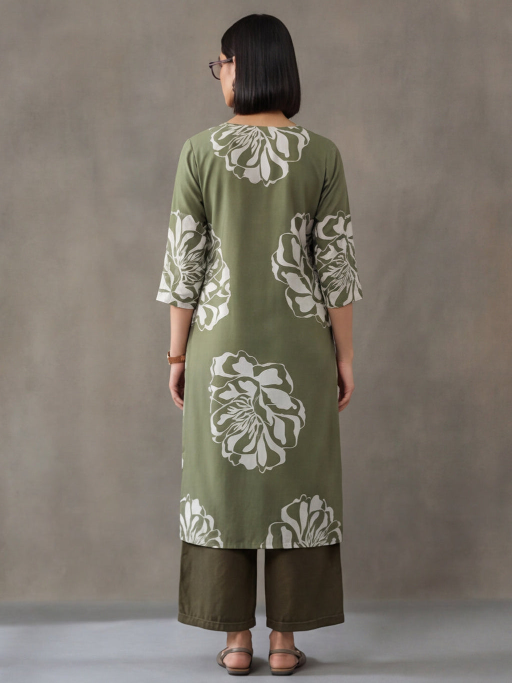 Jaipur Kurti Women's Floral Embroidered Straight Pure Cotton Kurta Green