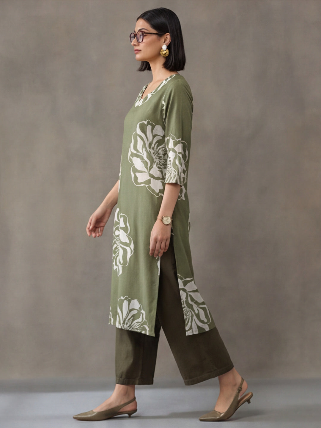 Jaipur Kurti Women's Floral Embroidered Straight Pure Cotton Kurta Green