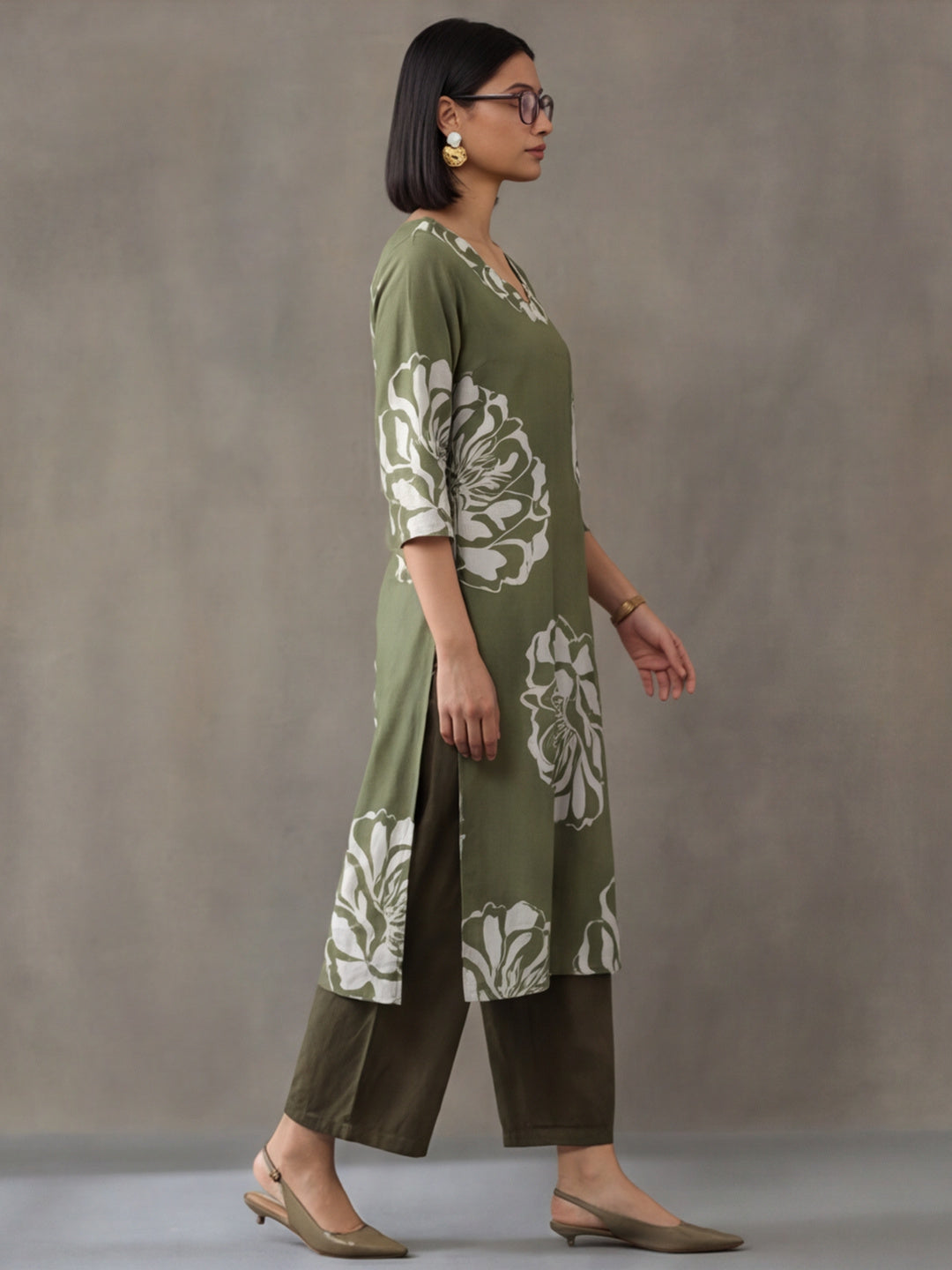 Jaipur Kurti Women's Floral Embroidered Straight Pure Cotton Kurta Green