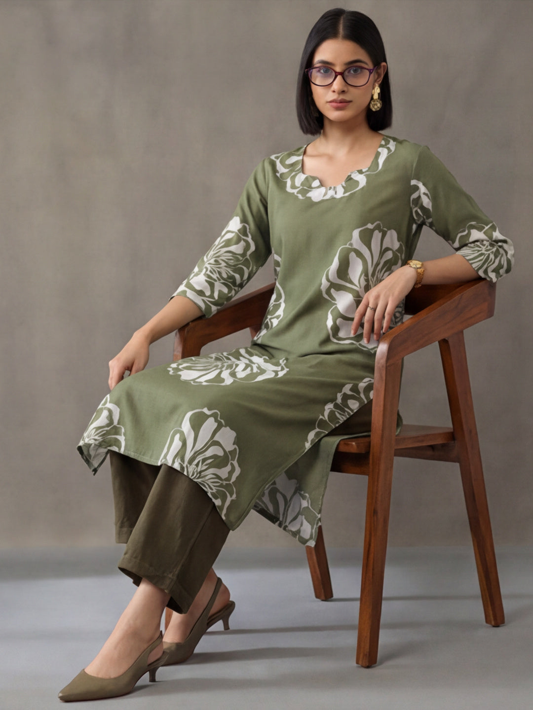 Jaipur Kurti Women's Floral Embroidered Straight Pure Cotton Kurta Green