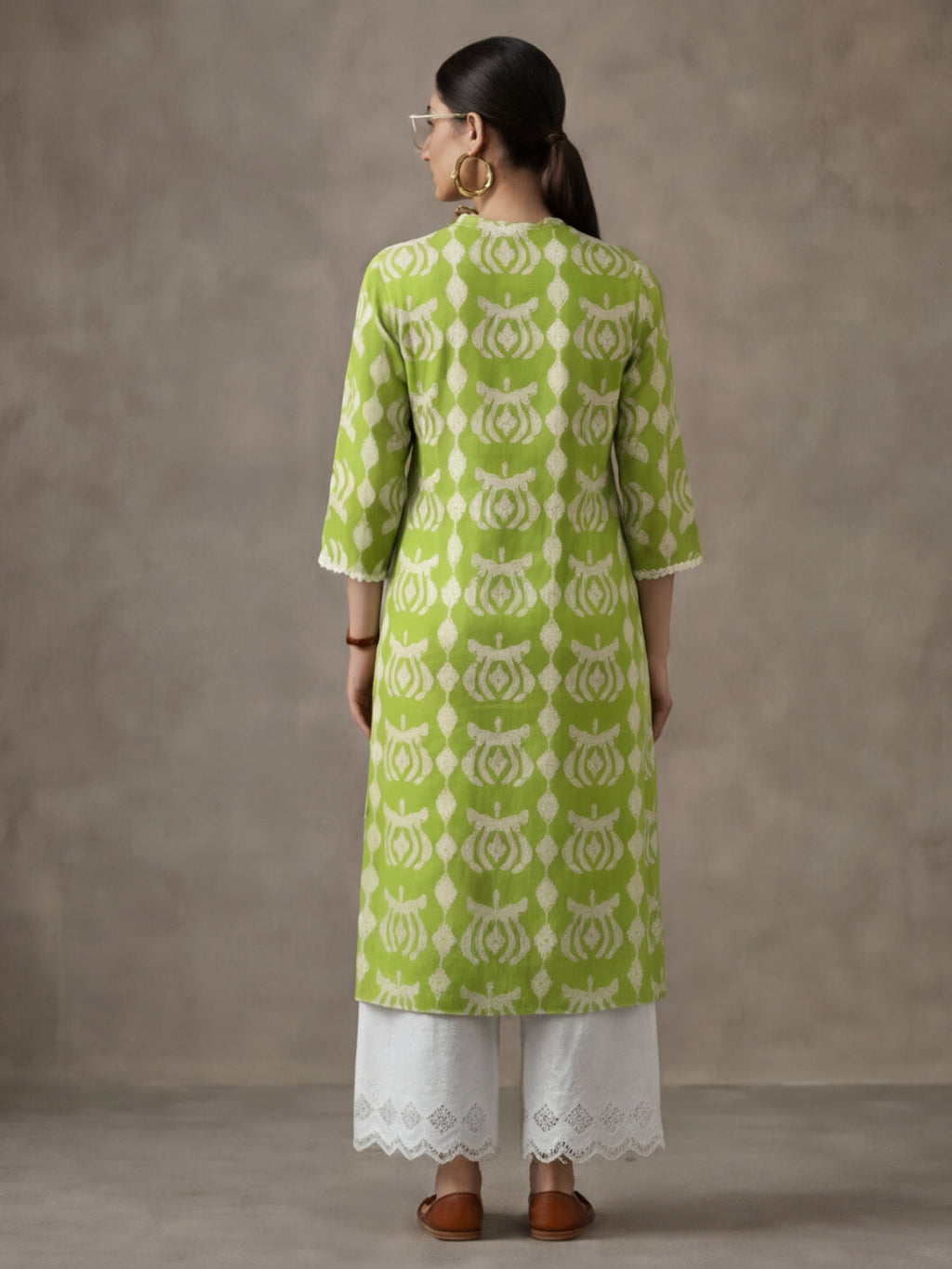 Jaipur Kurti Women's Floral Embroidered Straight Viscose Rayon Kurta Green